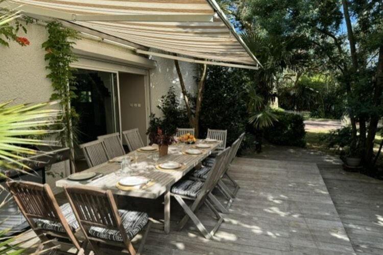 Holiday Home With Indoor Pool, Le Porge Luaran gambar